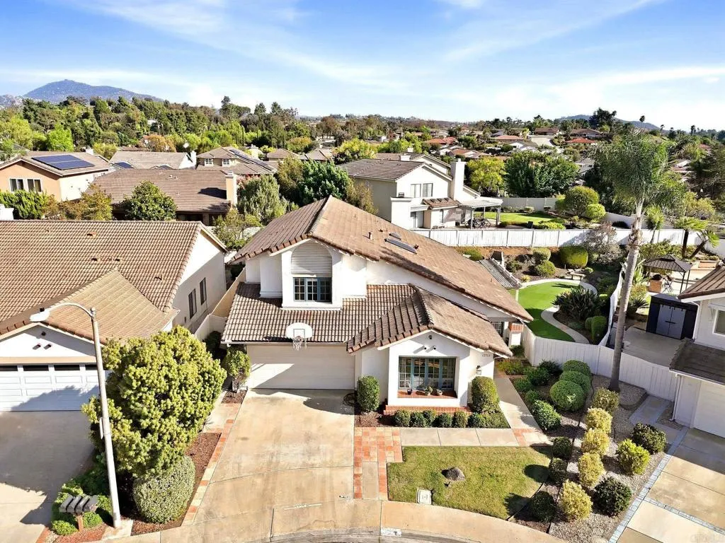https://cdn.realtyfeed.com/cdn/127/307079225/f30eb5ba5811ce9bf02b422819e0f41a.webp