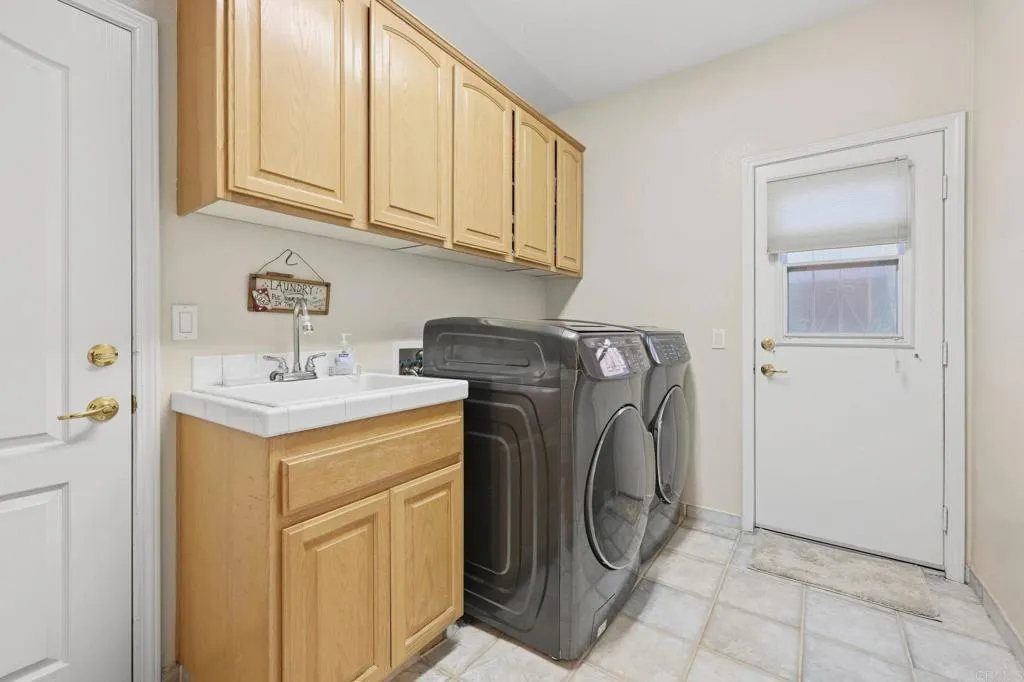 https://cdn.realtyfeed.com/cdn/127/307079282/30f57e2ecaeee459901db6000776bf8e.webp