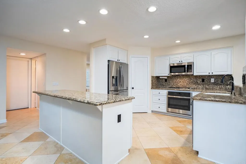 https://cdn.realtyfeed.com/cdn/127/307079285/70087cb65c6861e892d5613da3d935af.webp