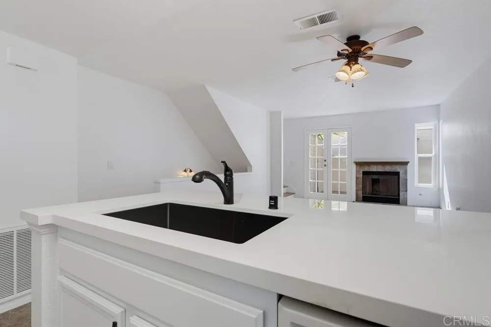 9270 Towne Centre Drive Unit 35, San Diego, CA 92121 - Photo 5 of 37, San Diego, CA