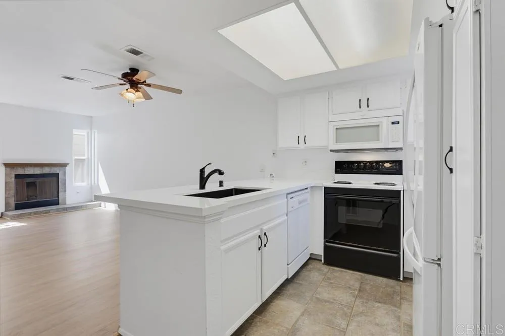 9270 Towne Centre Drive Unit 35, San Diego, CA 92121 - Photo 2 of 37, San Diego, CA