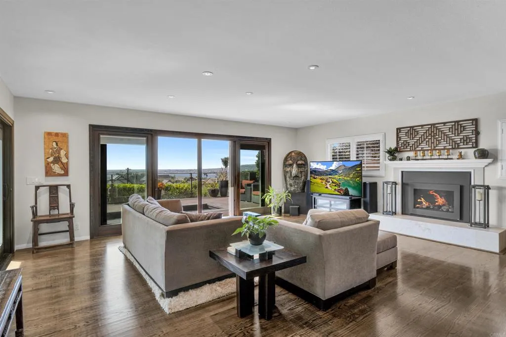 https://cdn.realtyfeed.com/cdn/127/307079317/099cf6c0e02342a6912818013dc94076.webp