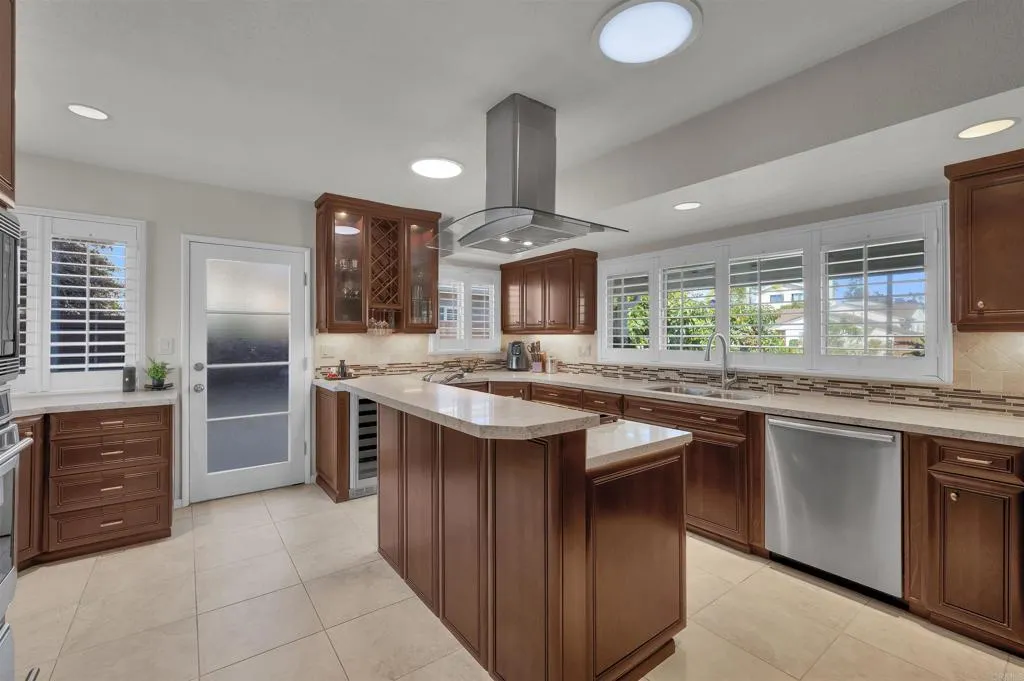 https://cdn.realtyfeed.com/cdn/127/307079317/22d8708e4d7c90f16f50a983210911ad.webp