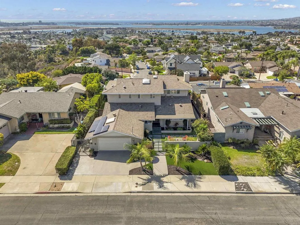 https://cdn.realtyfeed.com/cdn/127/307079317/765128f9822649c122e36066ba0c1f0d.webp