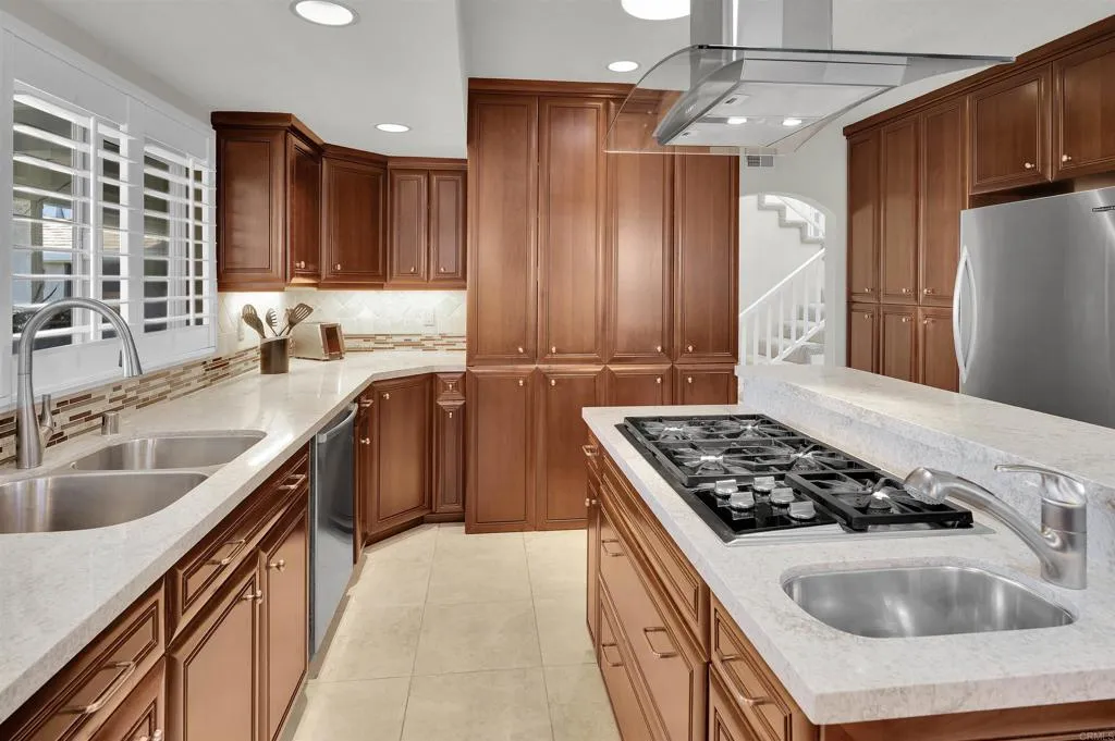 https://cdn.realtyfeed.com/cdn/127/307079317/fe3f59d0dd6a28c505eee656613221f0.webp