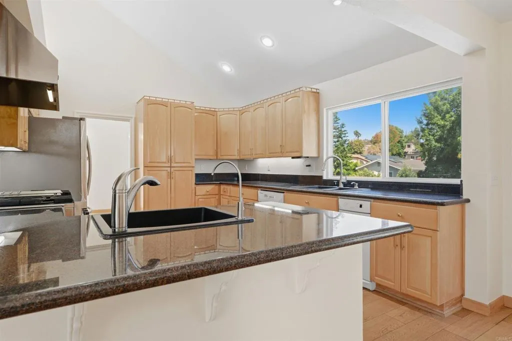 https://cdn.realtyfeed.com/cdn/127/307079416/83e6f76b9fb0ee94cc1061188864081b.webp
