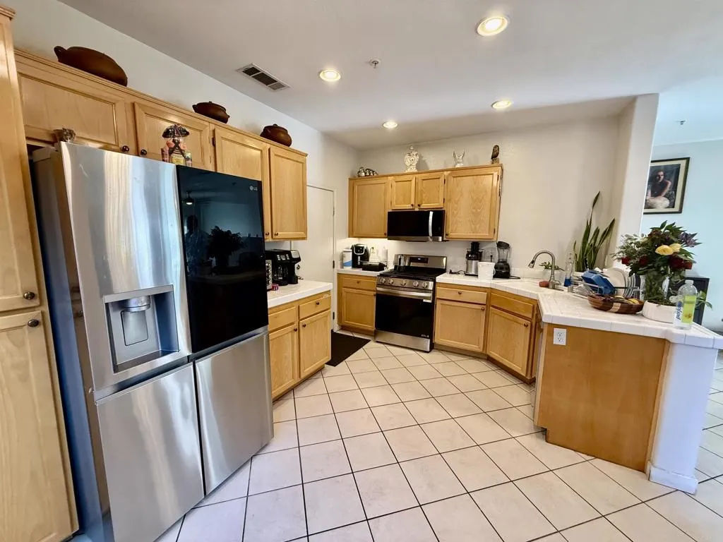 https://cdn.realtyfeed.com/cdn/127/307079432/52056e53d0e6fd5d313212af0d000de9.webp