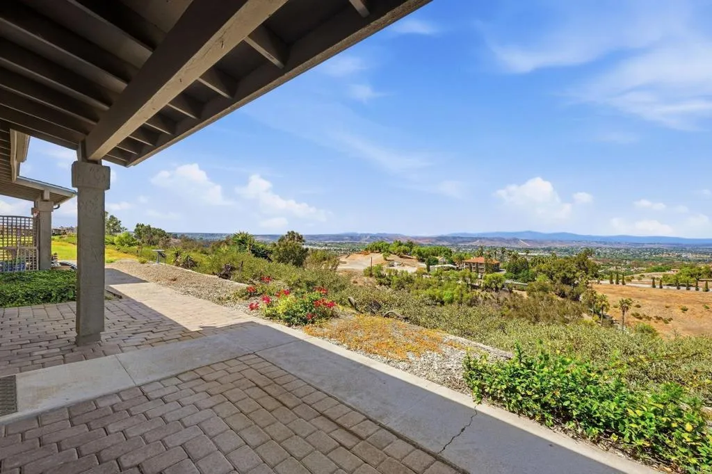 https://cdn.realtyfeed.com/cdn/127/307079452/0e1a47682776b9b8b27e2b606d2216f4.webp