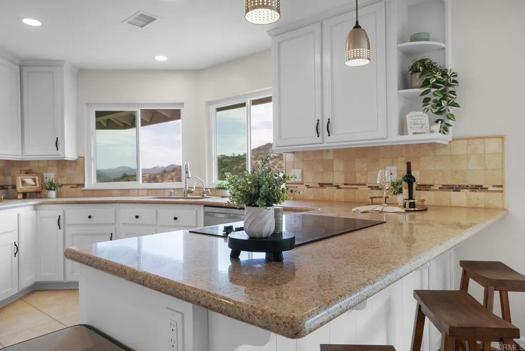 https://cdn.realtyfeed.com/cdn/127/307079512/990d58b72667046aa1c11fb8680bdc4e.webp