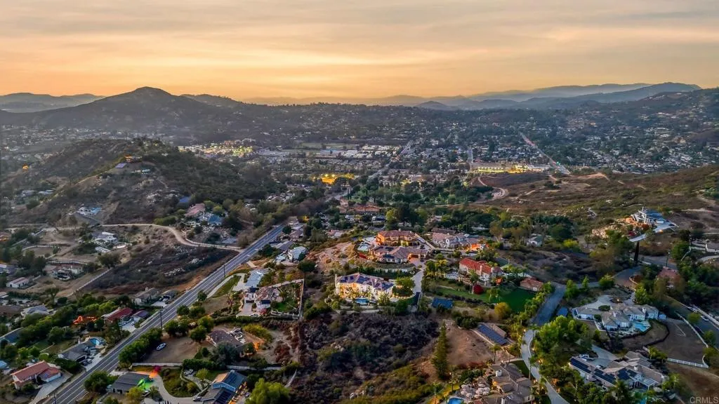 https://cdn.realtyfeed.com/cdn/127/307079575/ec4d682830a3adbc921ff0540dcaaf1f.webp
