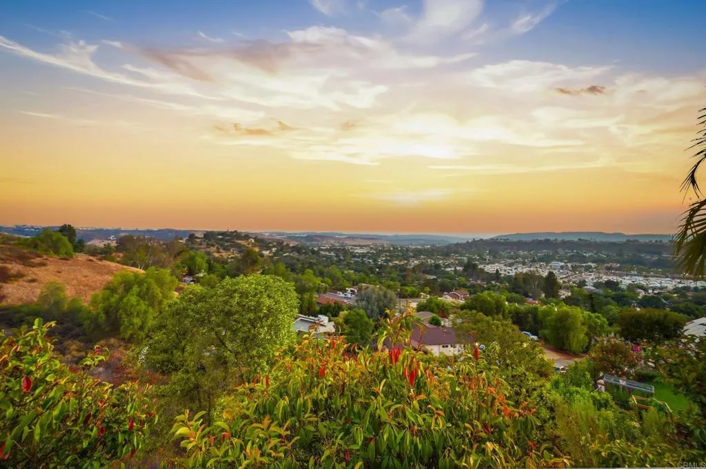 https://cdn.realtyfeed.com/cdn/127/307079575/f5c5e219c75ebd8e8e11f7a02c8255d7.webp
