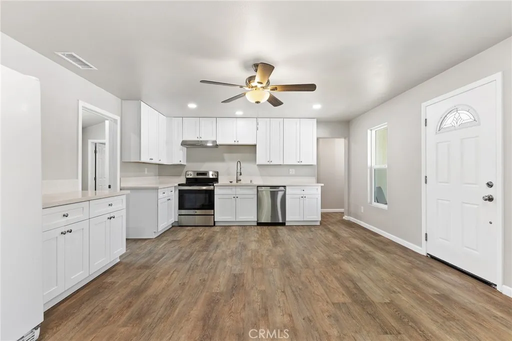 https://cdn.realtyfeed.com/cdn/127/307079631/98fc8d2d64036e51e2cd23d244979a55.webp
