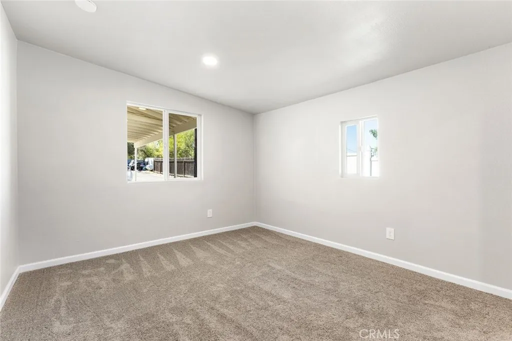 https://cdn.realtyfeed.com/cdn/127/307079631/ff2847a39cc04d92cb4523f4fb1f179c.webp