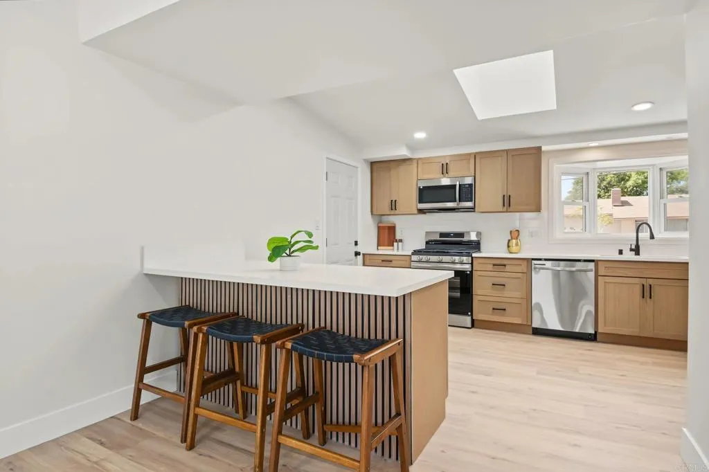 https://cdn.realtyfeed.com/cdn/127/307079834/15d72e818b208128a4c545392de4e269.webp