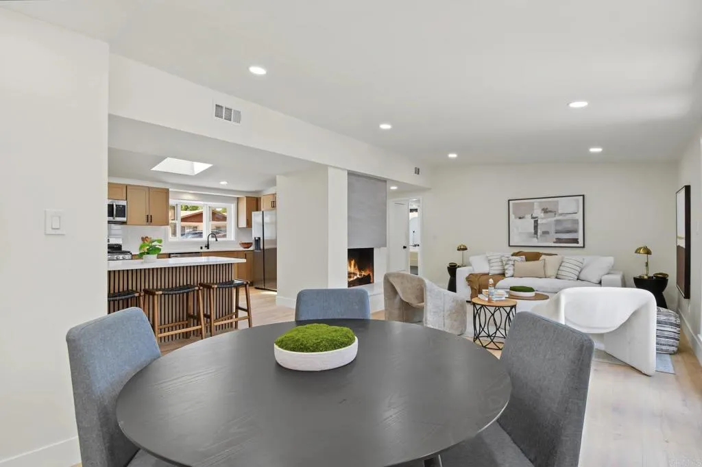 https://cdn.realtyfeed.com/cdn/127/307079834/4cef54a8ec5b14a4491a83577d754377.webp
