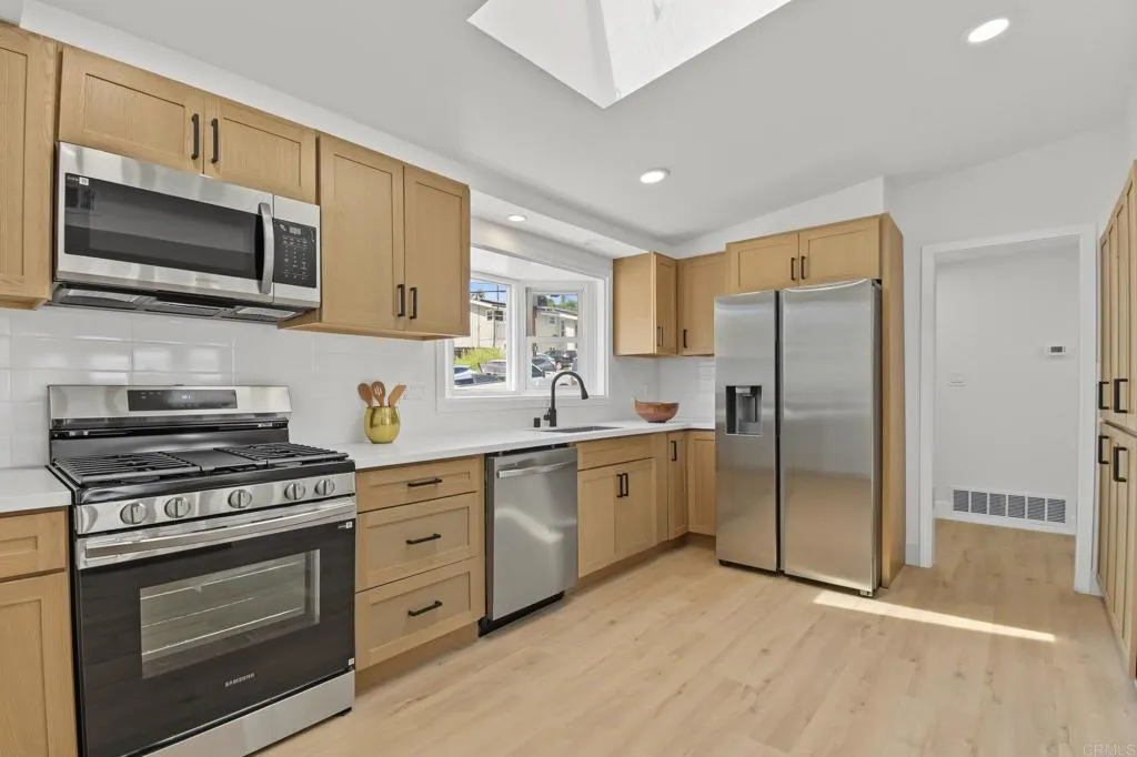 https://cdn.realtyfeed.com/cdn/127/307079834/bf92caeaa7bda74c02e395fc76b6c0d5.webp