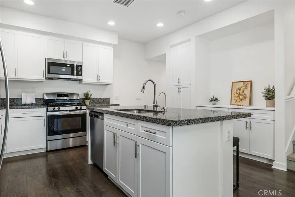 https://cdn.realtyfeed.com/cdn/127/307079840/6bbe60fd3c3940e35994d2fe60cf403d.webp