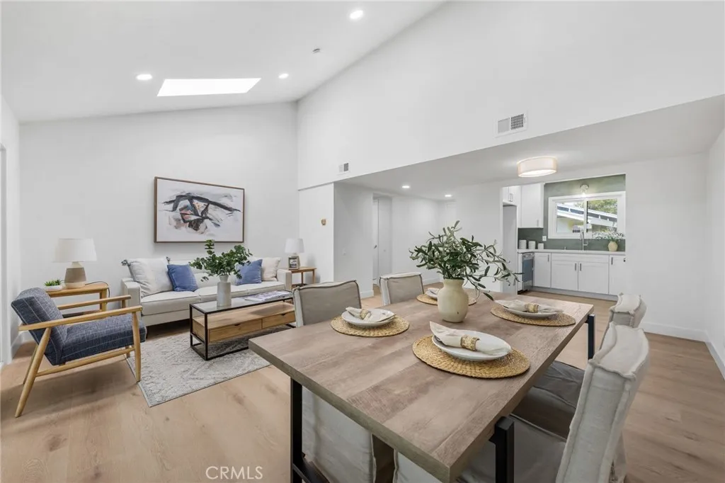 https://cdn.realtyfeed.com/cdn/127/307079848/9915a4215e844fc7592fea9bf129dbab.webp
