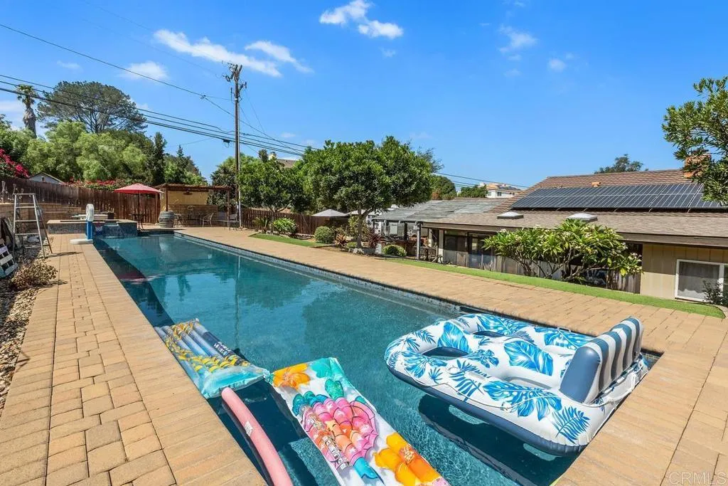 https://cdn.realtyfeed.com/cdn/127/307079850/48d105741c6b989aa967d35af6d4e693.webp