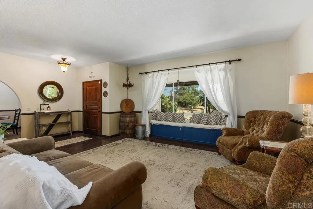https://cdn.realtyfeed.com/cdn/127/307079850/c71d19bf59834d478ff0f6ff32b6d141.webp