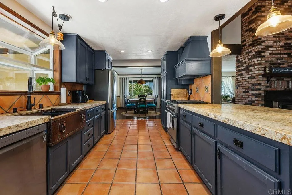 https://cdn.realtyfeed.com/cdn/127/307079850/d5ff8b37ee8251c2f1b674eeee6db6f4.webp