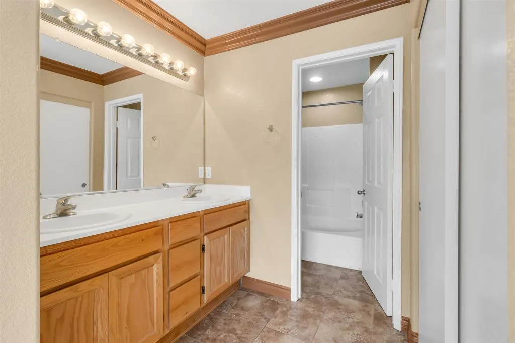 https://cdn.realtyfeed.com/cdn/127/307079851/28669f366bc06d663e97504f2a628cb5.webp