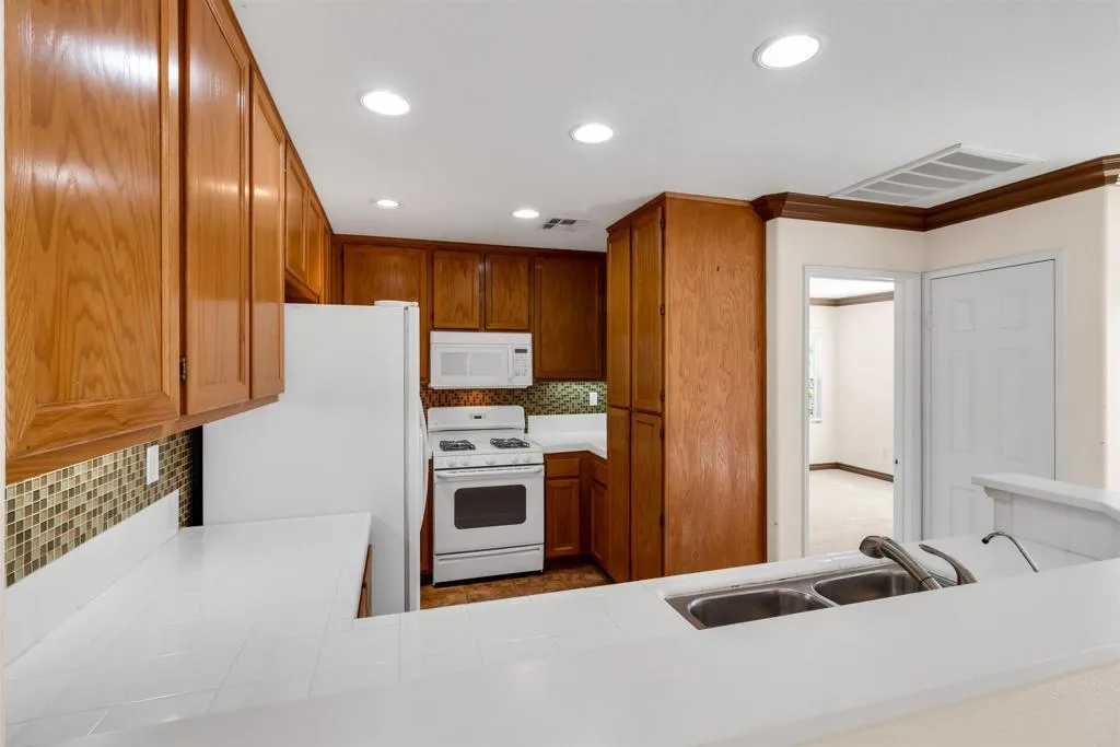 https://cdn.realtyfeed.com/cdn/127/307079851/c9dc13bfb9c70314d11f6f3b106c89f9.webp