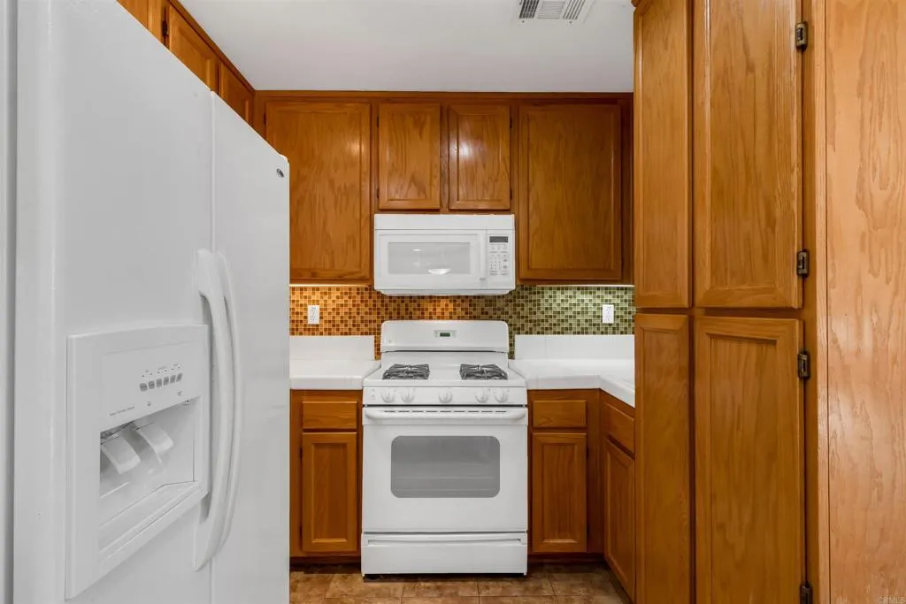 https://cdn.realtyfeed.com/cdn/127/307079851/e8f86170980e26836c9857f30dd1e64f.webp