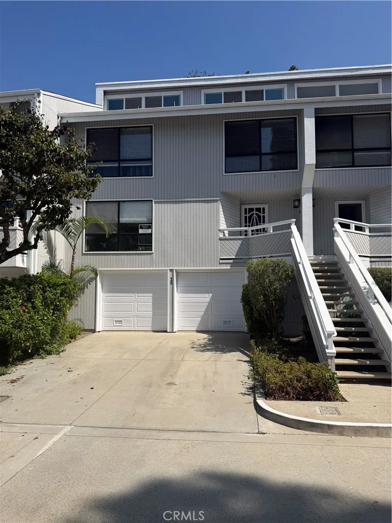 25 Escapade Court