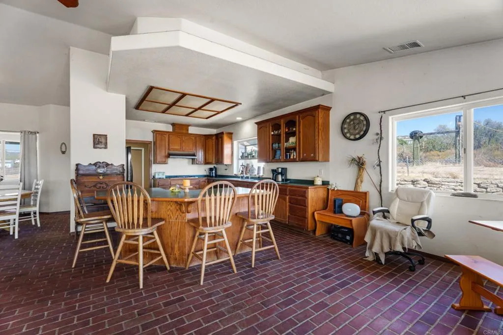 https://cdn.realtyfeed.com/cdn/127/307080322/2985a4b55dc31fa4e5c27f3c4cbba446.webp