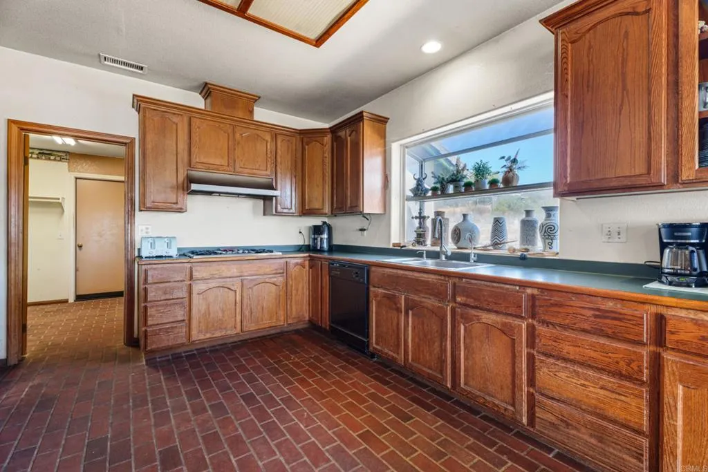https://cdn.realtyfeed.com/cdn/127/307080322/38a3cc2c0c0a6cb1a87fa0c838747671.webp