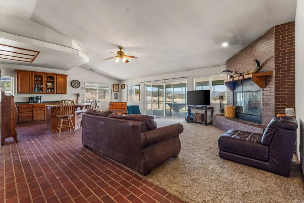 https://cdn.realtyfeed.com/cdn/127/307080322/7f4cacf325a43c2bc93365160e0aafb0.webp