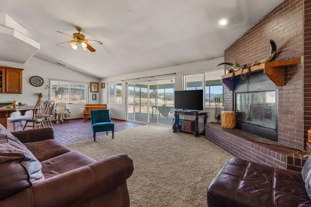 https://cdn.realtyfeed.com/cdn/127/307080322/bda91b58043c375e148c57c508f30dc2.webp