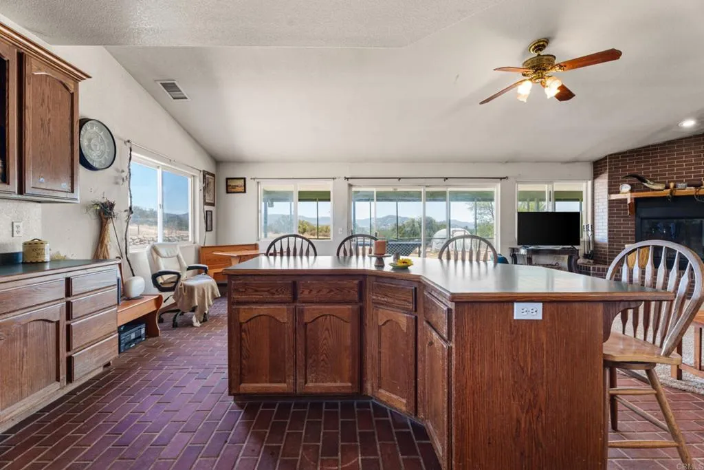 https://cdn.realtyfeed.com/cdn/127/307080322/fd9819cbbaffaf9df7ea127599bd27ec.webp