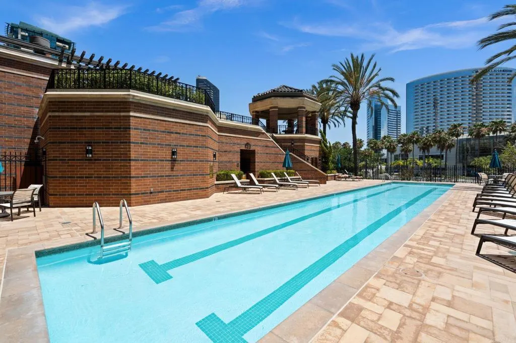 https://cdn.realtyfeed.com/cdn/127/307080325/22caf5d0086caa5126c3ea2204f3b568.webp