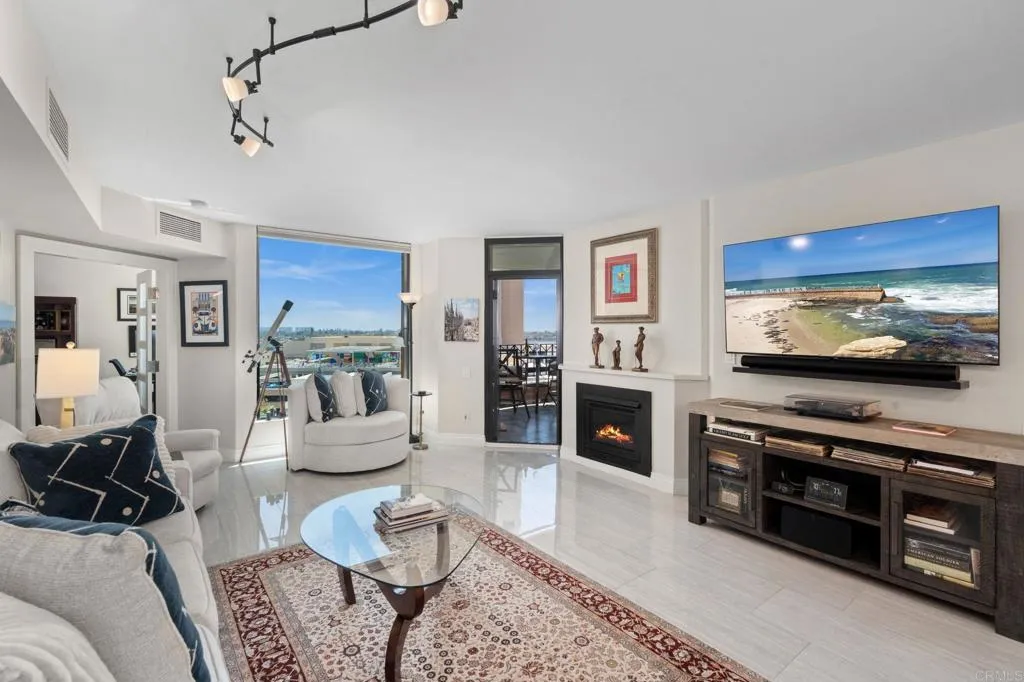 https://cdn.realtyfeed.com/cdn/127/307080325/2ec476e6a2ae40eaf72a439337e0ee5f.webp