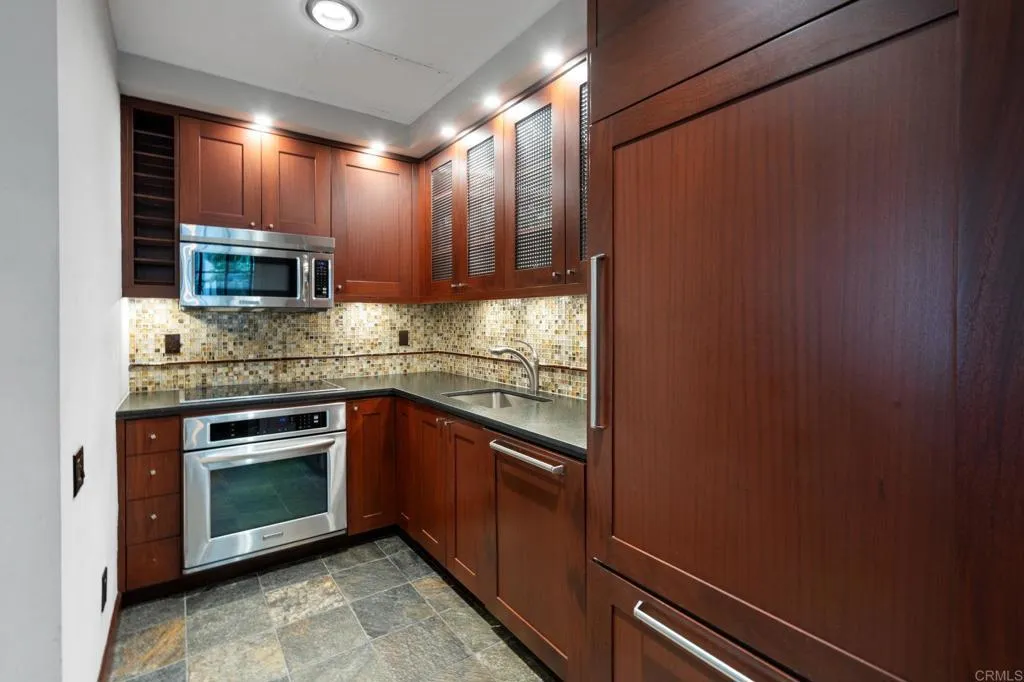 https://cdn.realtyfeed.com/cdn/127/307080325/34bee5b3d7ceae71278b548759dd8f21.webp