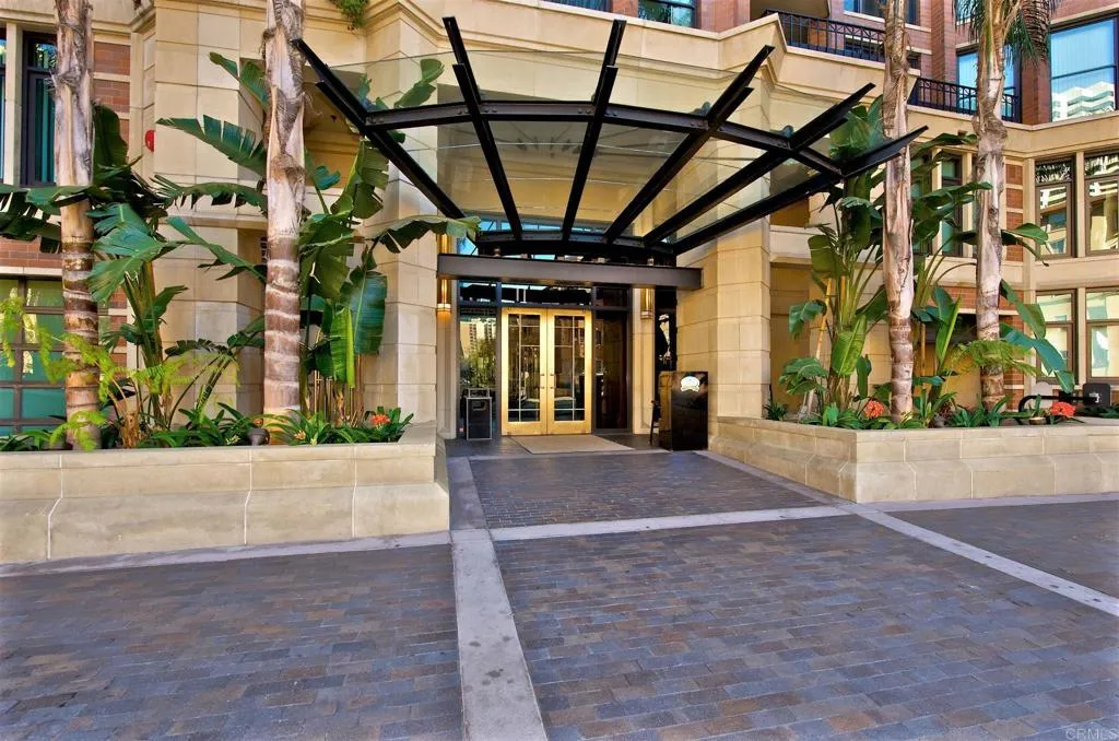 https://cdn.realtyfeed.com/cdn/127/307080325/54550ad1181ef0c3bcac24951f8277e7.webp