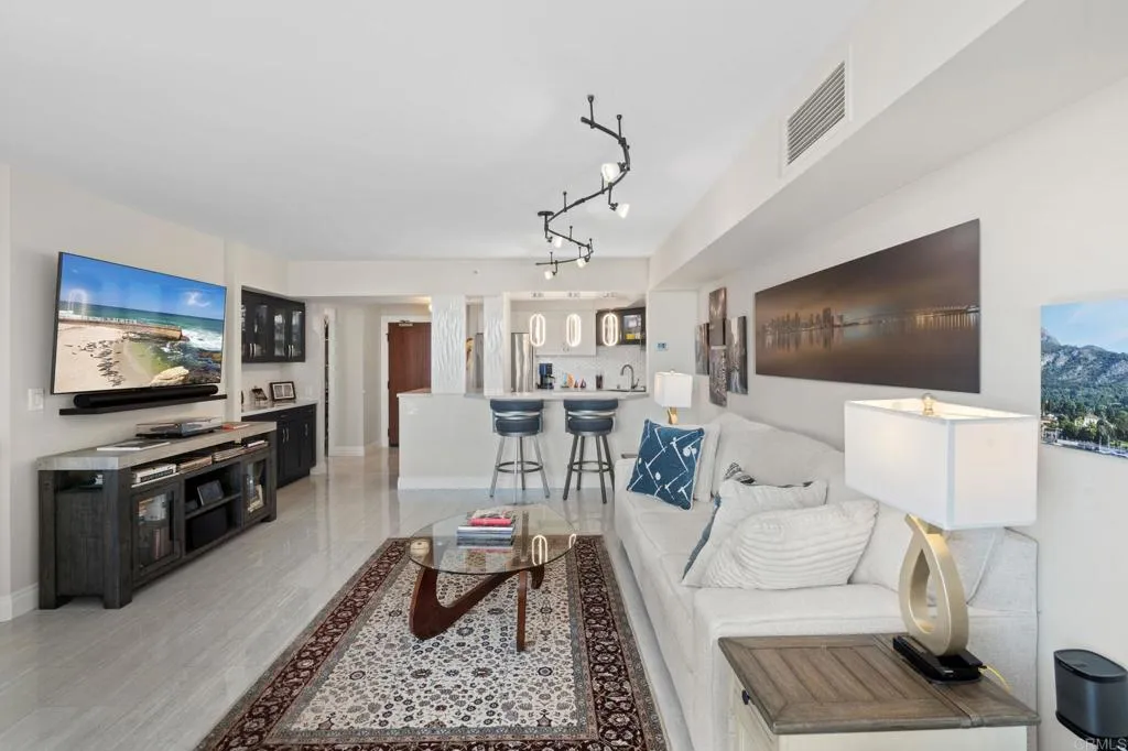 https://cdn.realtyfeed.com/cdn/127/307080325/c3278e1a50fc3bd687588867683e28a6.webp