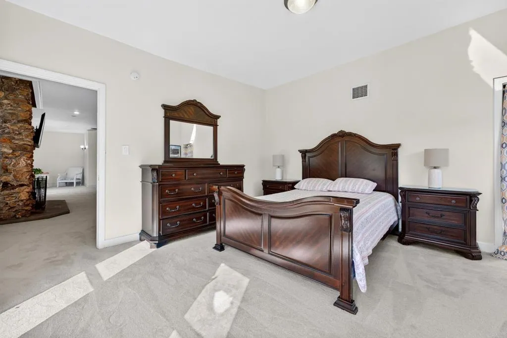 https://cdn.realtyfeed.com/cdn/127/307080332/3598843a535672601a53736a1a1751dd.webp