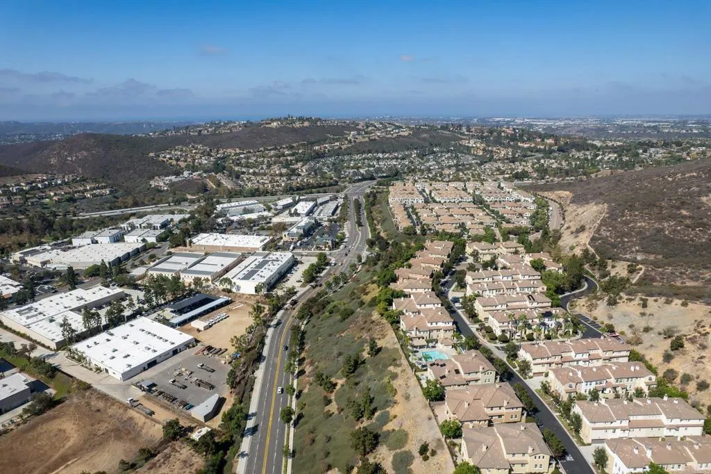 https://cdn.realtyfeed.com/cdn/127/307080336/ca4e9baf90f5bdca88d7ab9499dccc8d.webp