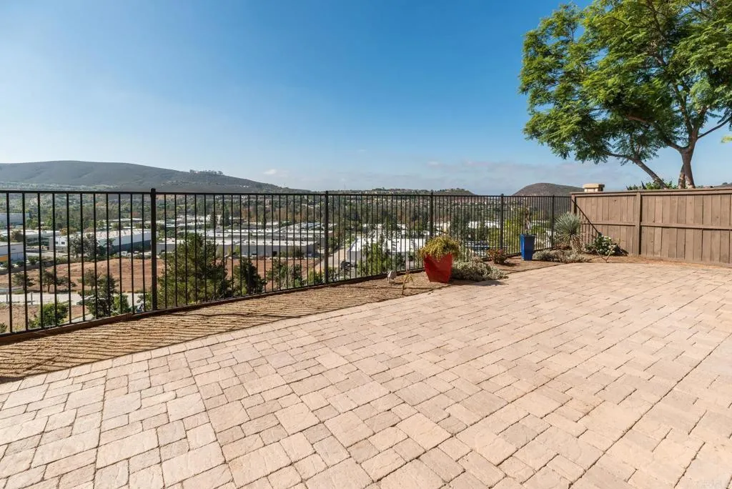 https://cdn.realtyfeed.com/cdn/127/307080336/fd8e5d8c1ab6dbe83208d6b6046db543.webp