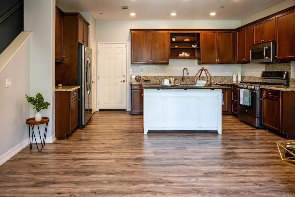 https://cdn.realtyfeed.com/cdn/127/307080339/3ba58b2cecf3bb4fb38368e210c92a8e.webp