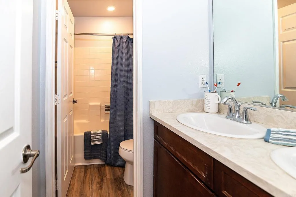 https://cdn.realtyfeed.com/cdn/127/307080339/99967562bae0c464f59fb667d124bb89.webp