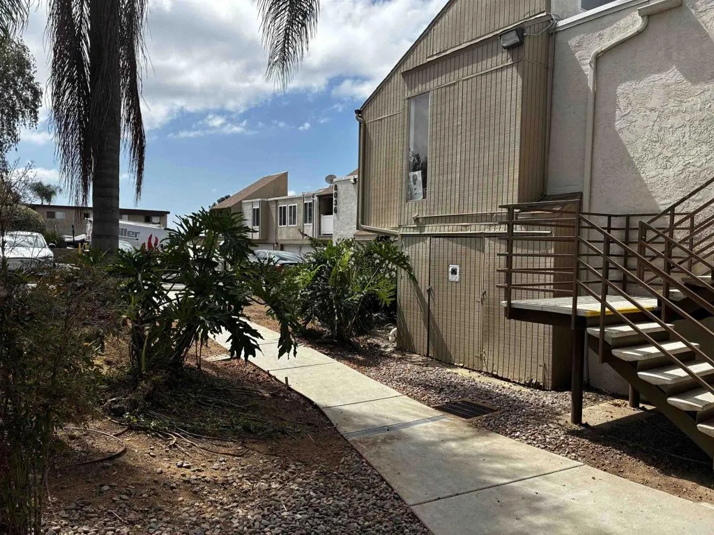 https://cdn.realtyfeed.com/cdn/127/307080340/8542f48f24c9c4b7496a224956aff279.webp