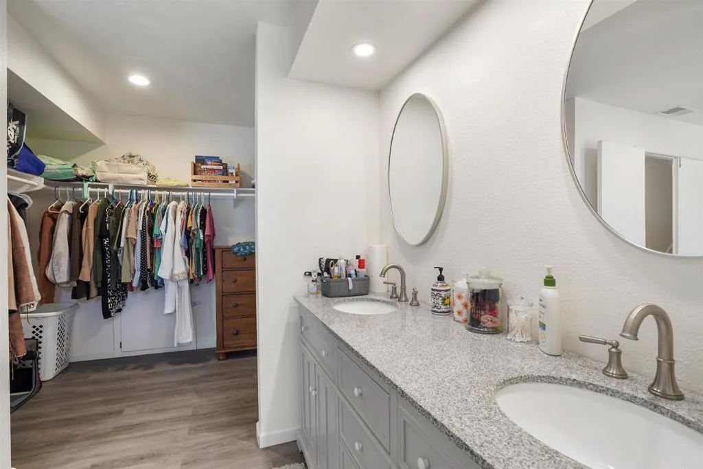 https://cdn.realtyfeed.com/cdn/127/307080341/699a2db9113bd5a94c5c56a6a289306e.webp