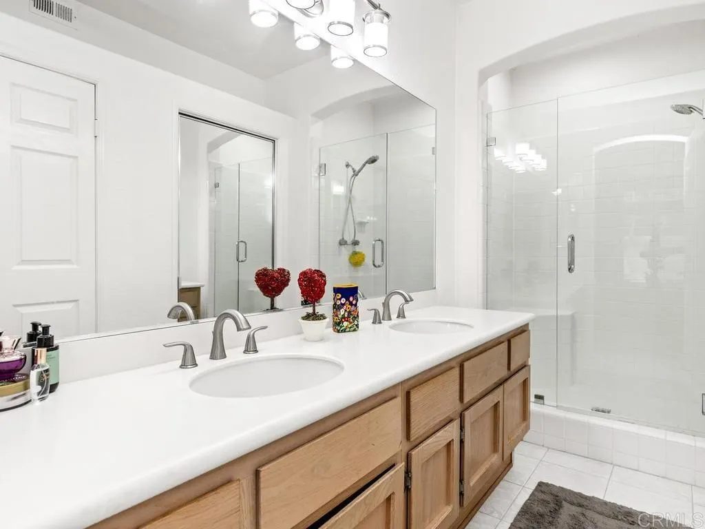 https://cdn.realtyfeed.com/cdn/127/307080370/294b77a1cfb9a2999f932e2439abfe60.webp