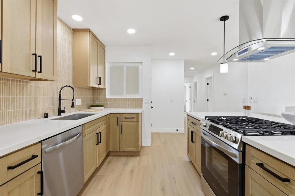 https://cdn.realtyfeed.com/cdn/127/307080371/f993cae52a63345fc5937e107959e3a0.webp
