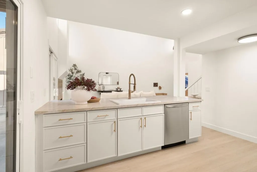 https://cdn.realtyfeed.com/cdn/127/307080376/cf3fe02d02cb72251fa79854de9ded96.webp