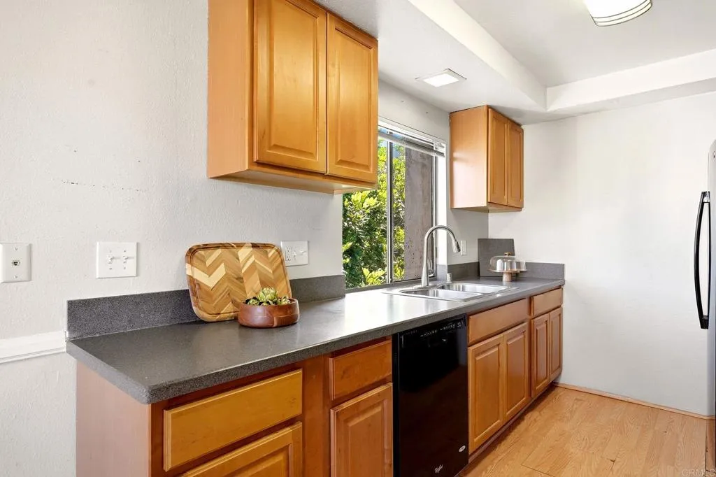 https://cdn.realtyfeed.com/cdn/127/307080377/8167912f8a9187d56404a7afcb5342c9.webp